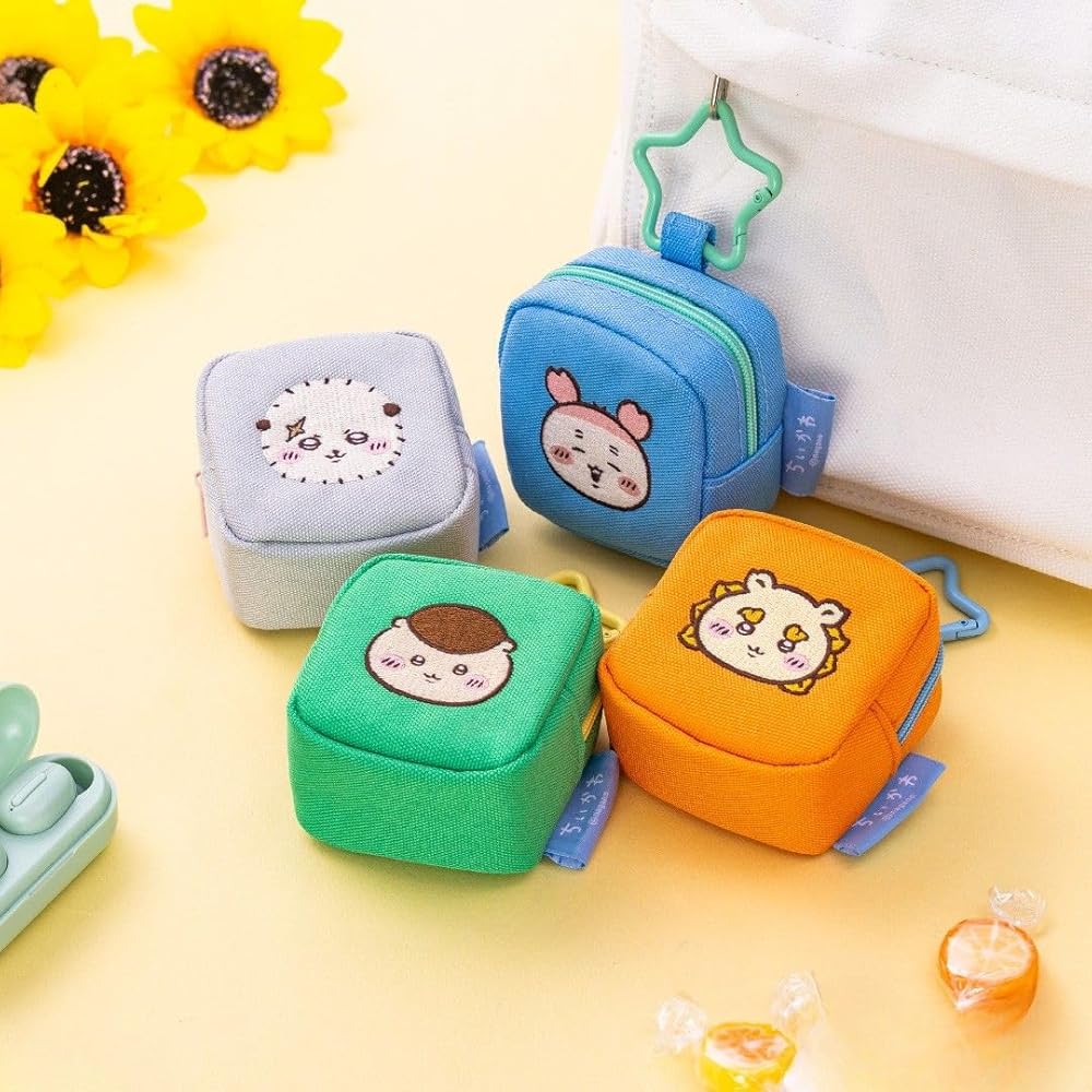 ちいかわ　カラビナつき刺繍スクエアミニポーチ 8種16点セット Amazon.co.jp: 【公式】ちい'かわ カラビナつき刺繍スクエア
